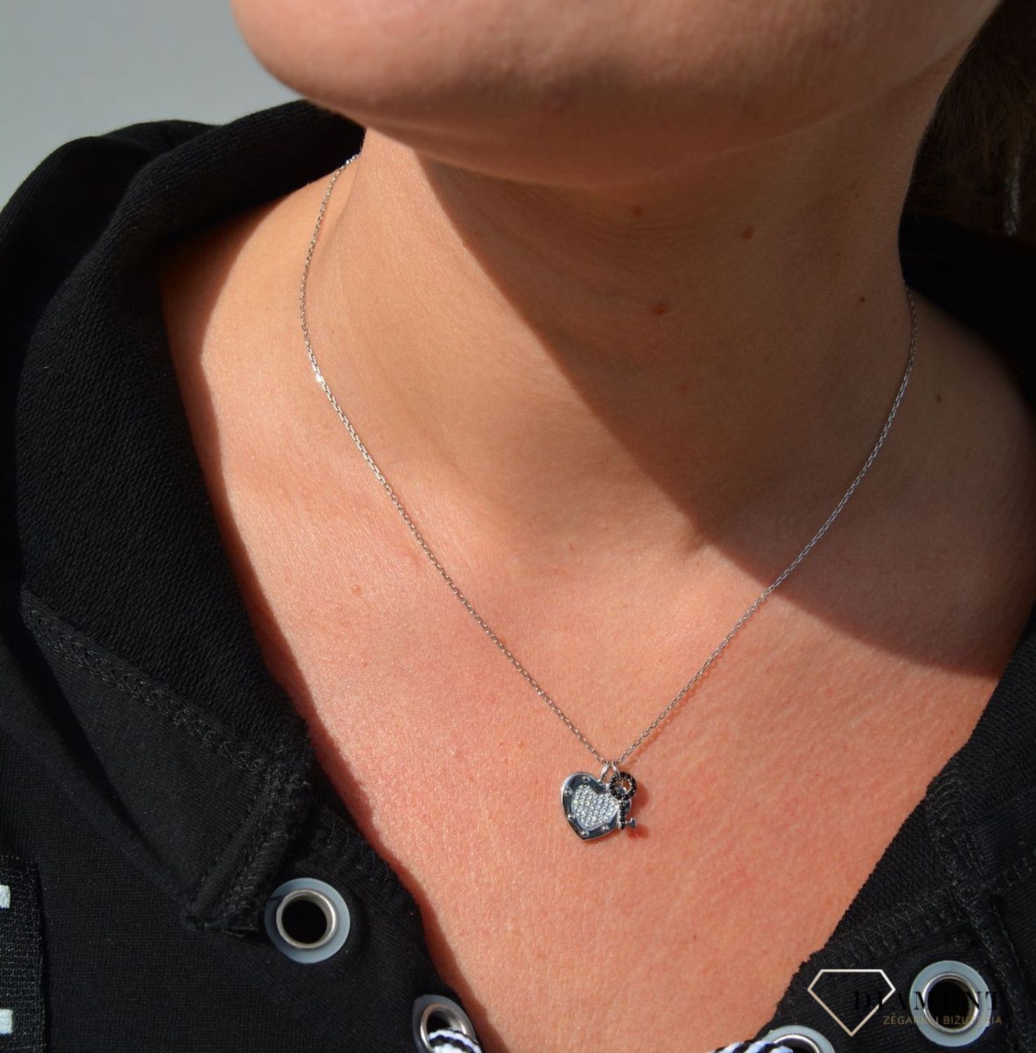 Naszyjnik srebrny celebrytka serce z kluczykiem N YB 264 084.jpg